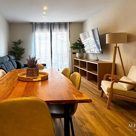 Kuala - Modern With Pool & Parking شقة
